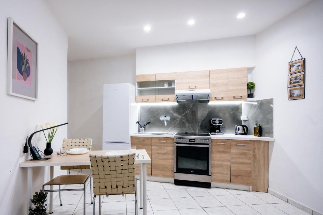 Joseph Seaside Apartment Heraklion  Exterior photo